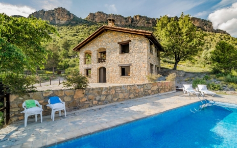 Beautiful Pyrenees setting